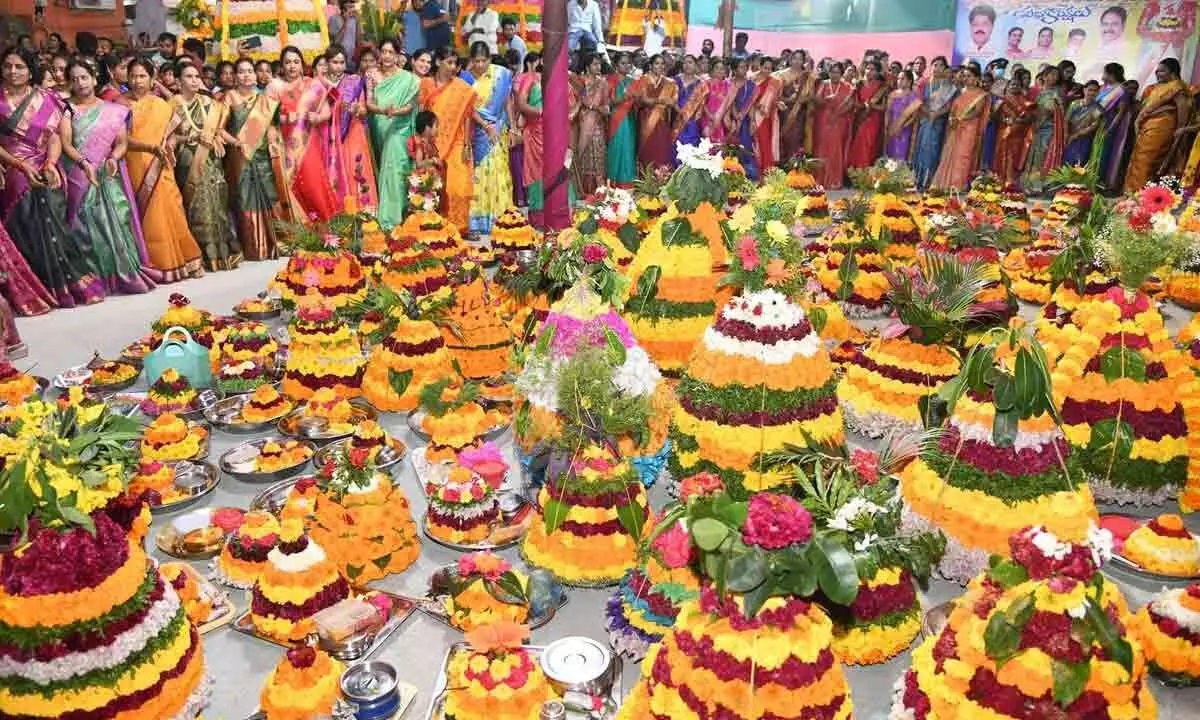 बतुकम्मा पर्व: तेलंगाना के लिए इसका महत्व — Festivals