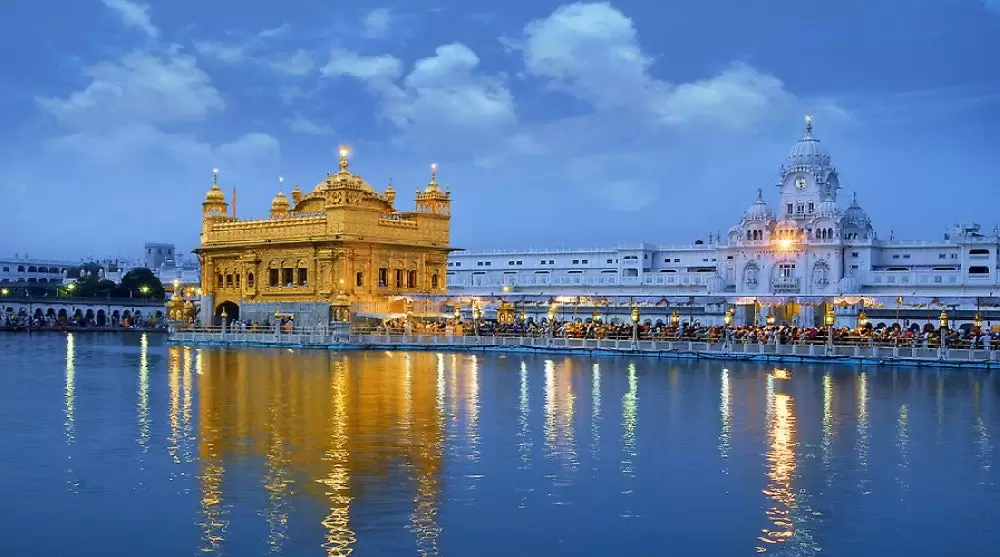 स्वर्ण मंदिर — Temples