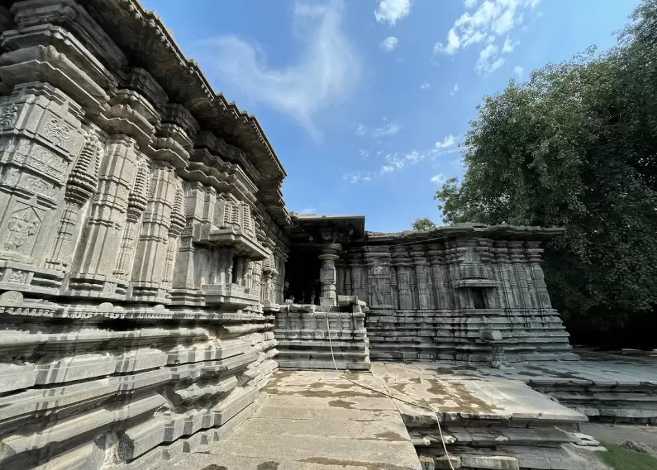 हजार स्तंभ मंदिर — Temples