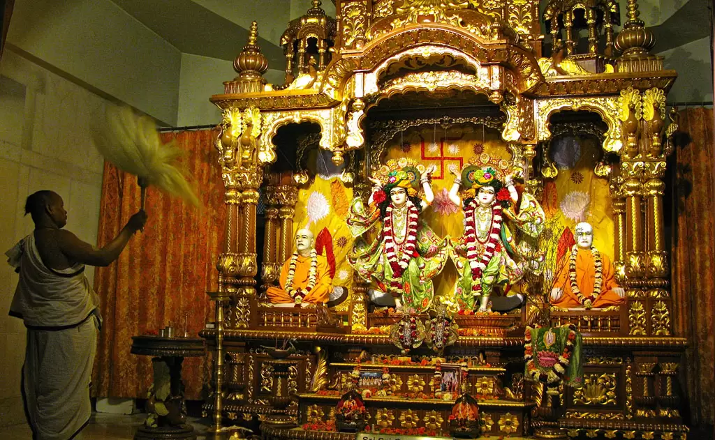 इस्कॉन के मिशन और हिंदू एकता में मंदिरों की भूमिका — Hinduism