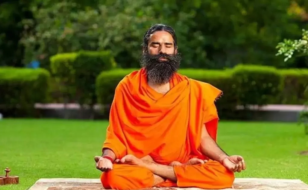 बाबा रामदेव: आधुनिक योग गुरु और आयुर्वेद को पुनर्जीवित करने में उनका योगदान — Famous Hindus