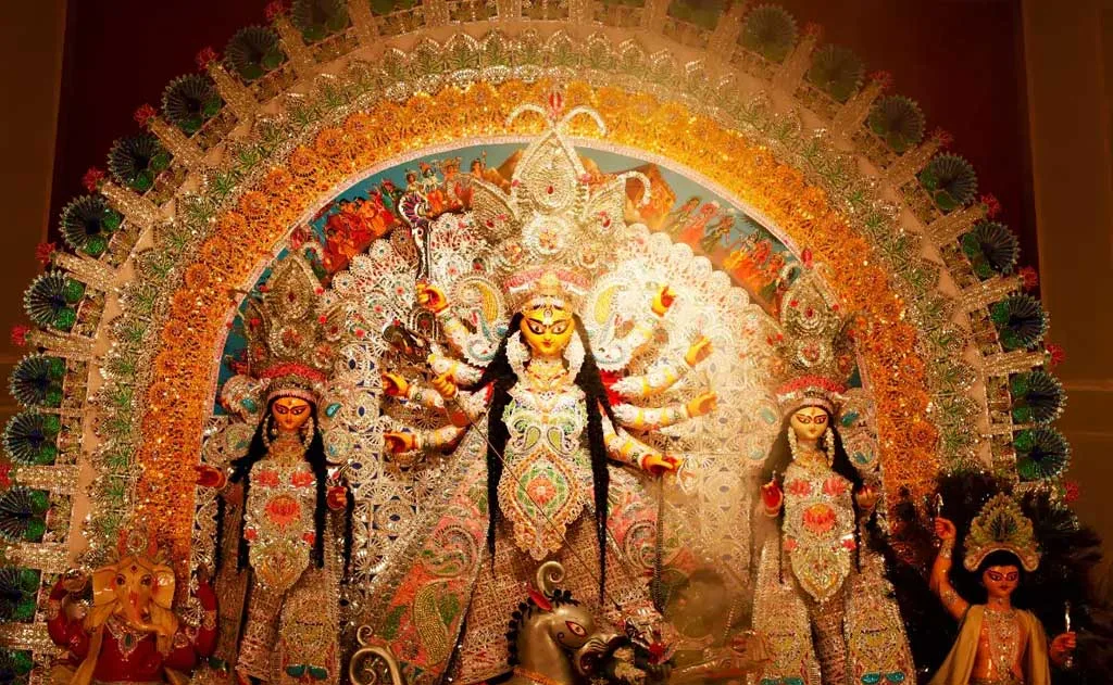 पश्चिम बंगाल में दुर्गा पूजा 2026: माँ दुर्गा की विजय का भव्य उत्सव — Festivals
