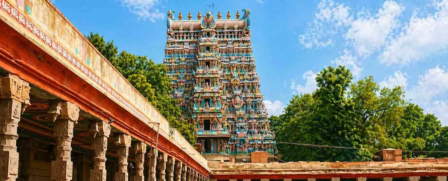 मीनाक्षी सुंदरेश्वर मंदिर — गोपुरम