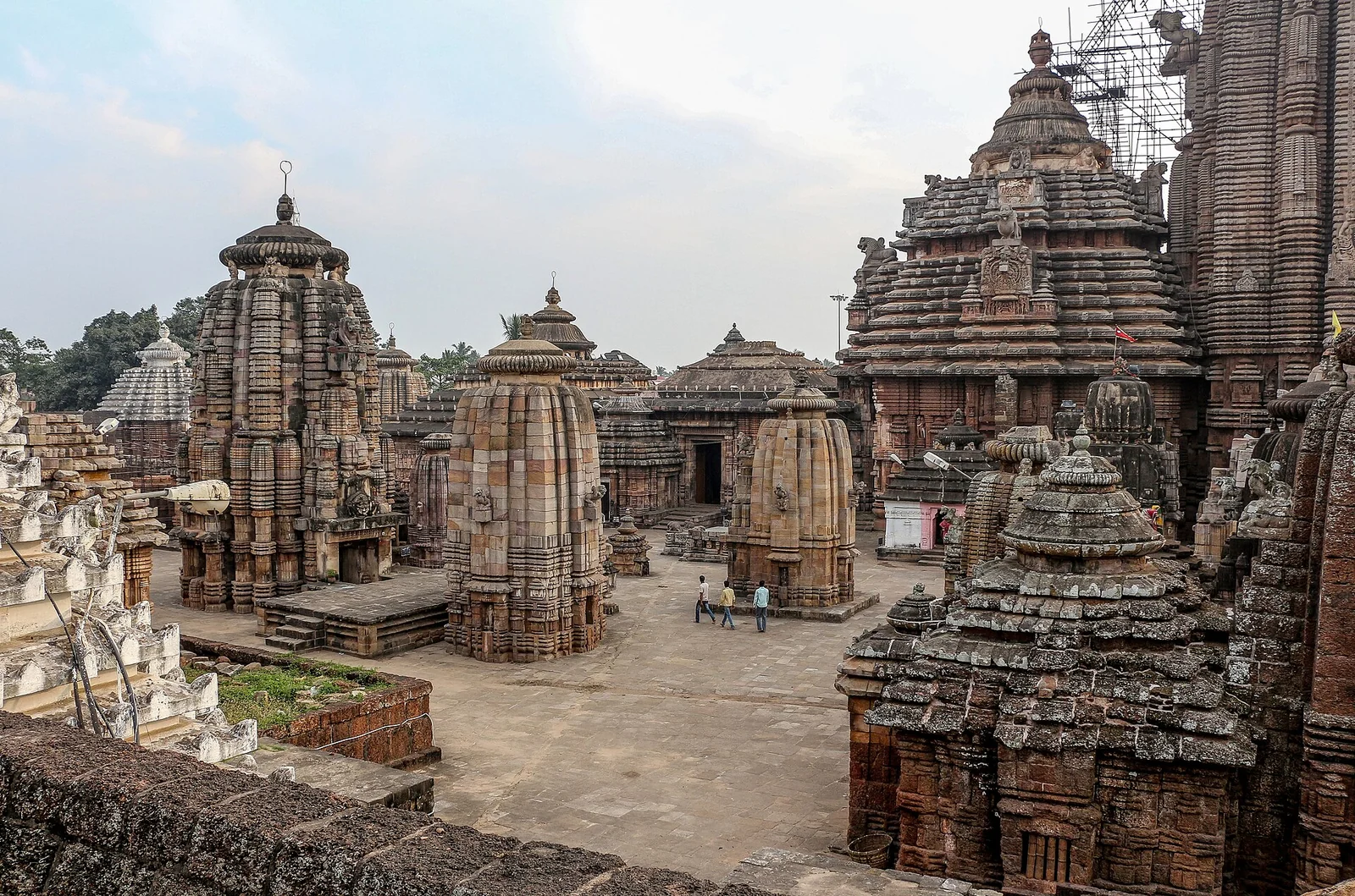 लिंगराज: भुवनेश्वर में शिव-विष्णु मंदिर के दिव्य रहस्य और चमत्कार — Temples