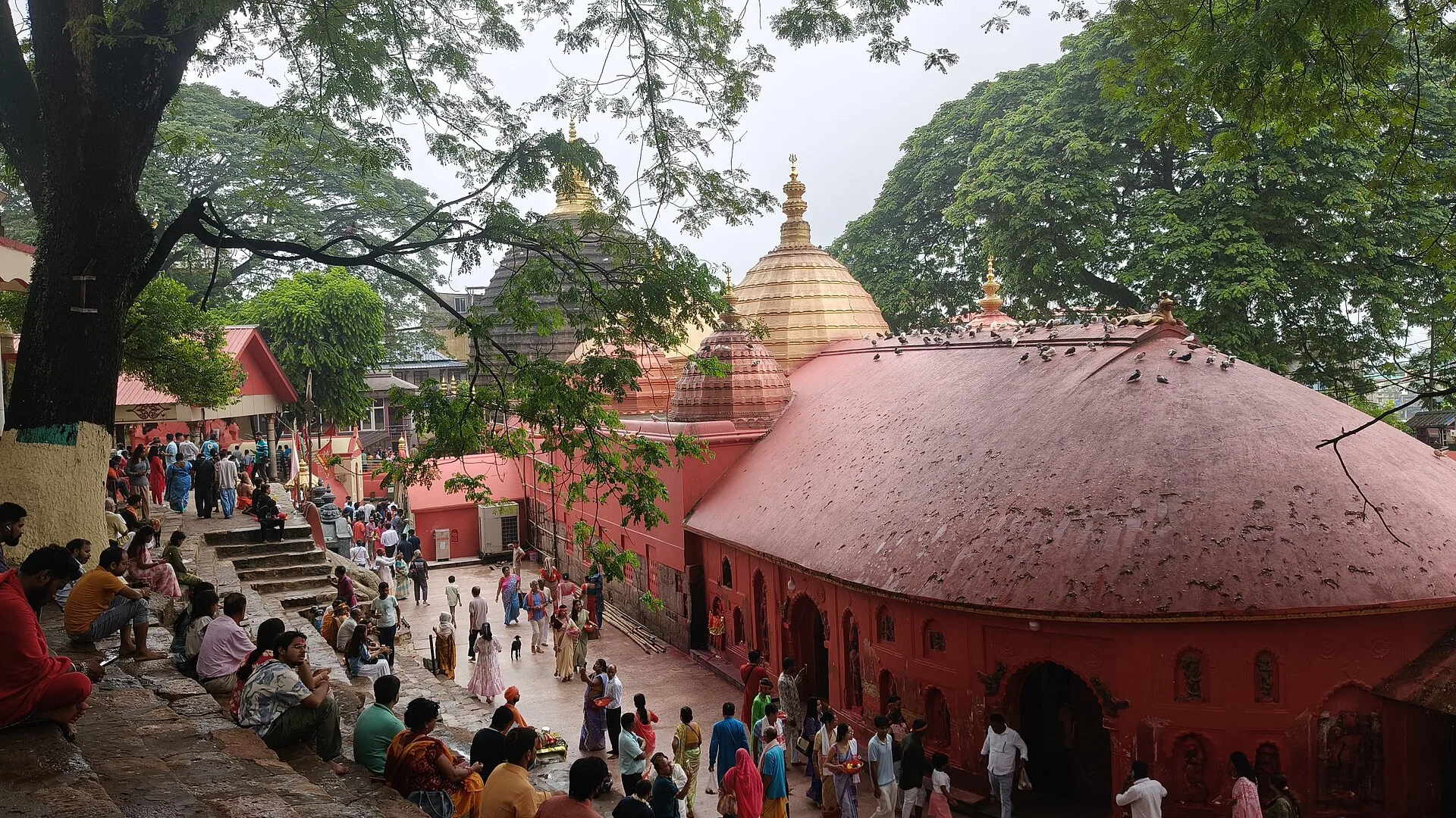 दुर्गा पूजा और नवरात्रि 2026 में कामाख्या: नीलाचल शक्तिपीठ, इसकी दुर्गा पूजा परंपरा और गुवाहाटी यात्रा की योजना — Temples